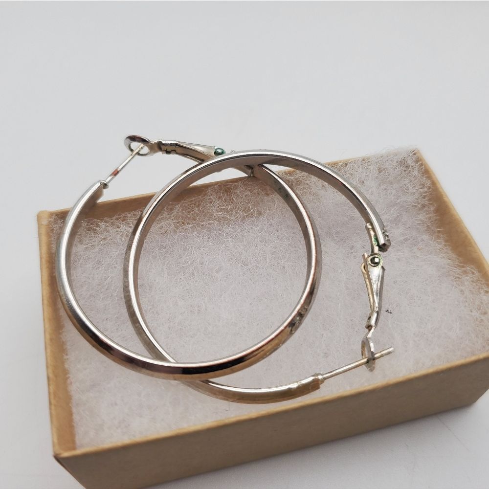 Silver toned circle hoop earrings‎ classic wardrobe staple piece